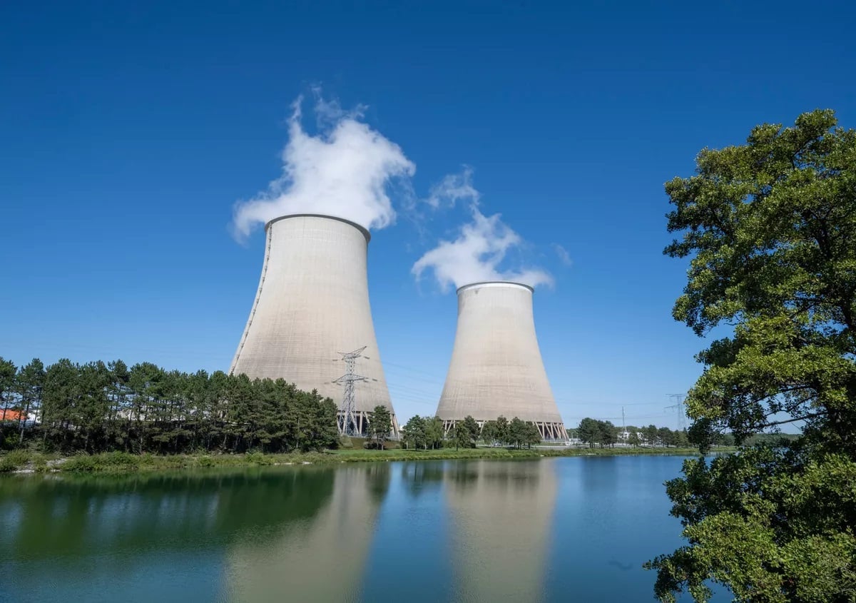 Fransa, Yenilenebilir Enerjiyi İkinci Plana Atıp Nükleer Enerjiye Odaklanıyor