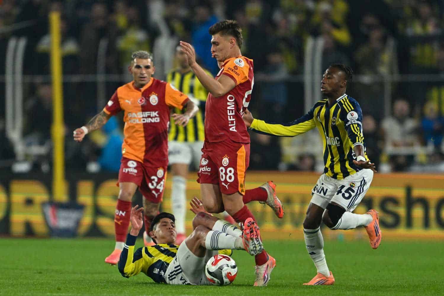 Galatasaray'da flaş ayrılık ve transferin yeni adresi