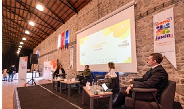 Gençler, İzmir Seninle Programı kapsamında iş dünyasıyla buluşarak kariyer fırsatlarını