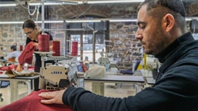 İzmir Büyükşehir Belediyesi Meslek Fabrikası, nitelikli eğitimlerle istihdama katkı sağlayarak