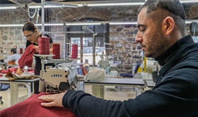 İzmir Büyükşehir Belediyesi Meslek Fabrikası, nitelikli eğitimlerle istihdama katkı sağlayarak