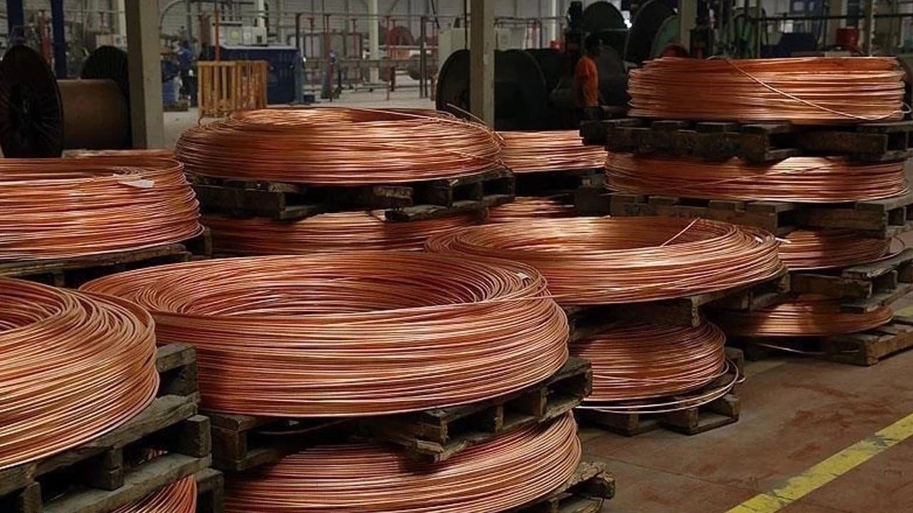 Londra Metal Borsasında Bakır Stokları 20 Yılın Zirvesinde: Fiyatlar Geriledi