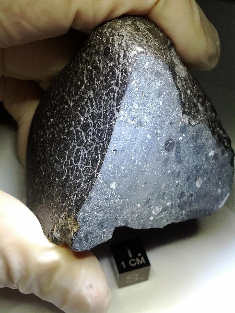 Black Beauty Meteoritinde Su Taşıyan Mineraller Keşfedildi