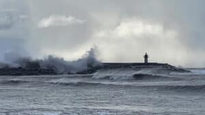 Meteoroloji, birçok bölgede etkili olacak kuvvetli fırtına için uyarıda bulundu.