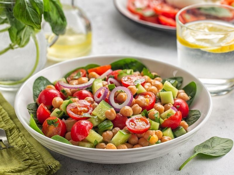 Nar ekşili nohut salatası tarifi, sağlıklı malzeme alternatifleri ve pratik