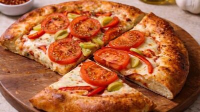 Ev yapımı pide pizza tarifi ve kolay malzeme listesiyle enfes
