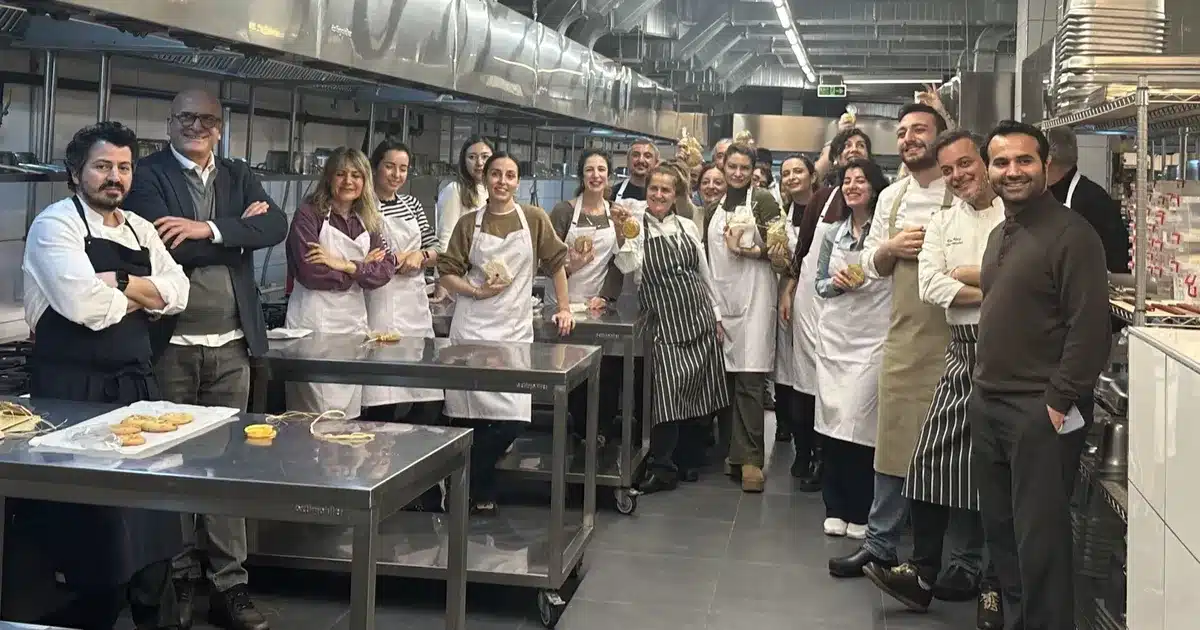 Rehber öğretmenler kurabiye yapımı atölyesinde bir araya gelerek keyifli vakit