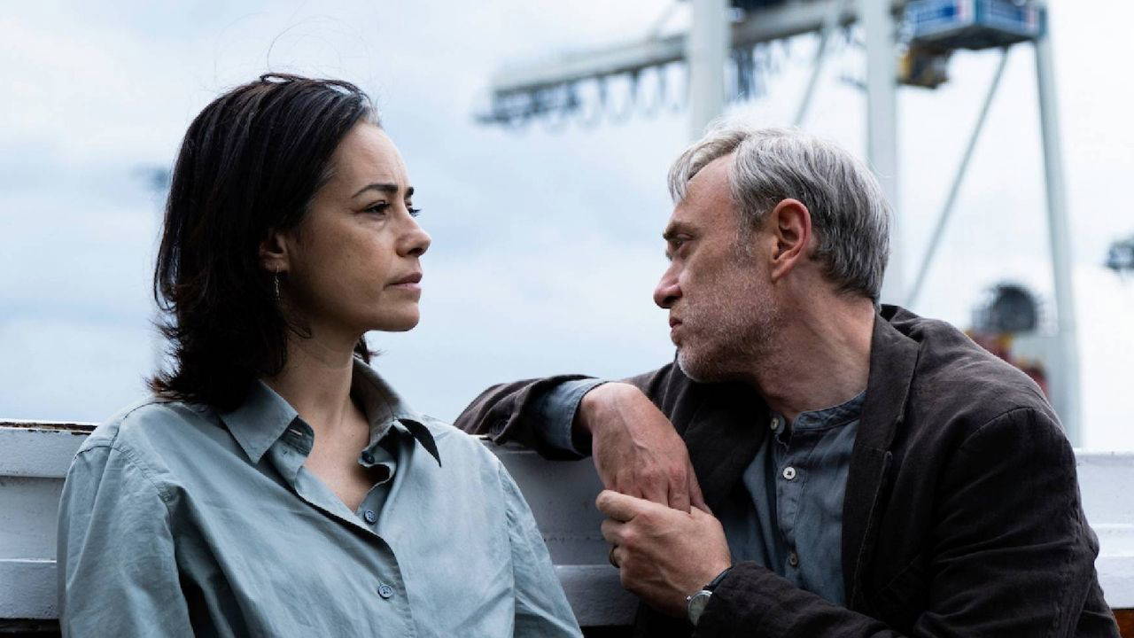 Sarı Zarflar Filminin Konusu ve Oyuncu Kadrosu: Merak Edilen Detaylar