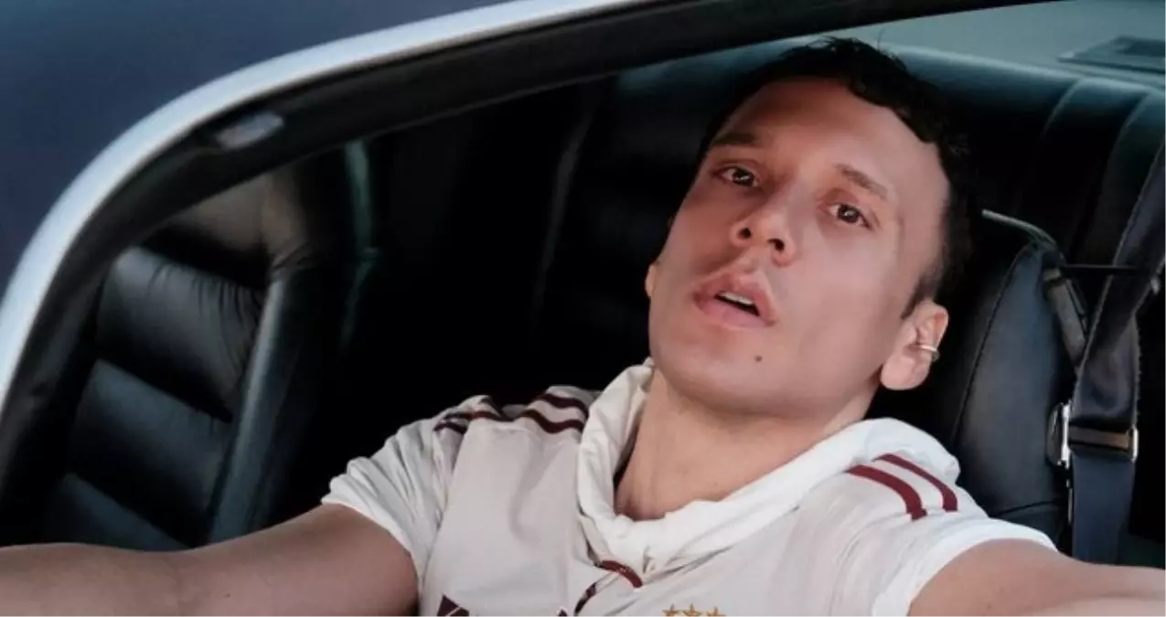 Ünlü şarkıcı Edis, İstanbul Havalimanı'nda gözaltına alındı. Olayın detayları ve