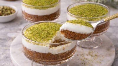 Şehrazat tatlısı tarifiyle sofralarınıza lezzet katın. Kolay hazırlanışı ve enfes