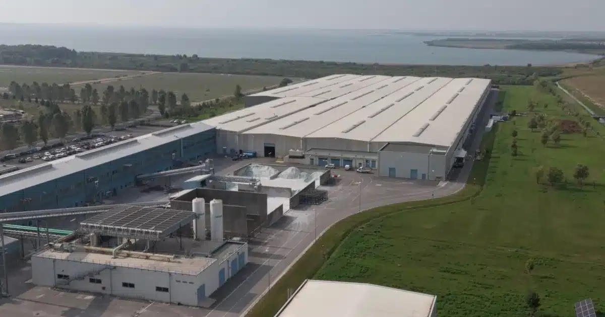 Şişecam, İtalya’daki Yeni Kaplamalı Cam Hattını Üretime Aldı