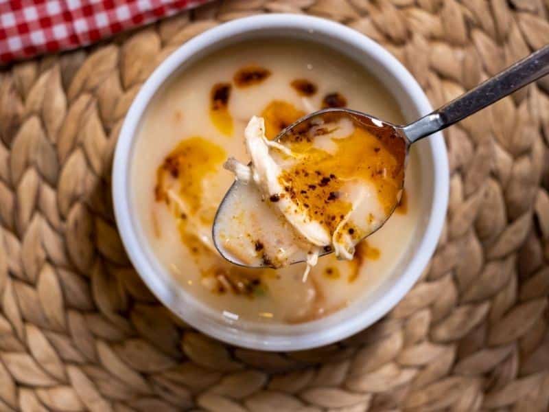 Lezzetli ve pratik tavuk çorbası tarifiyle soğuk günlerde iç ısıtan