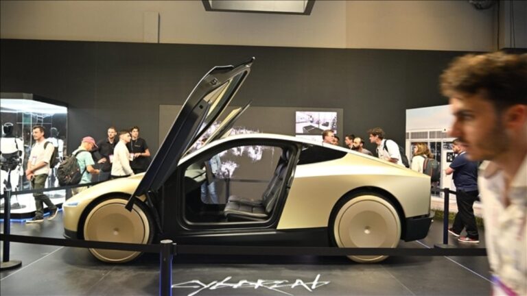Tesla’nın kârı 2025’in son çeyreğinde yüzde 61 azaldı