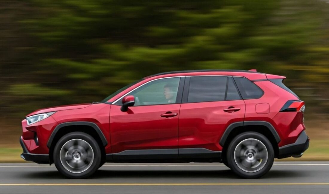 Toyota RAV4 PHEV’in yeni güç kaynağıyla ev aletlerini çalıştırabilir, enerji