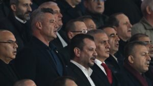 Trabzonspor ile Fenerbahçe maçını kulüp başkanları birlikte izledi; dostane atmosfer