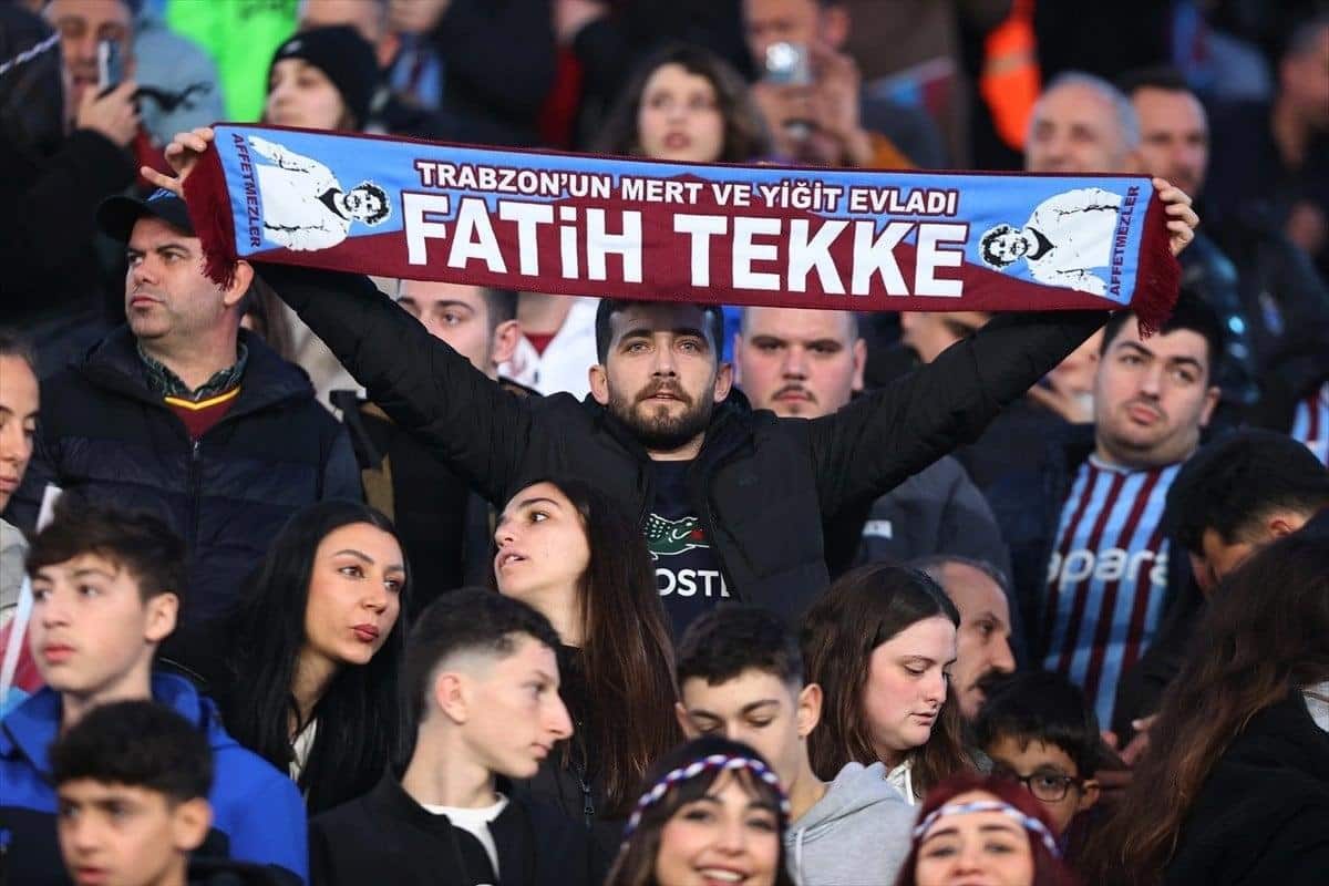 Trabzonspor Taraftarından Fenerbahçe Mağlubiyeti Sonrası Yönetim ve Hakeme Tepki