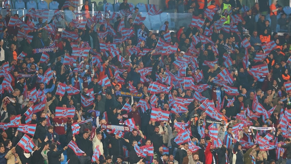 Trabzonspor Tribünlerinden Maç Sonu İstifa Çağrıları