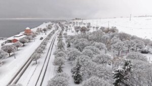 Van’ın üç ilçesinde yoğun kar yağışı nedeniyle okullarda eğitime bir