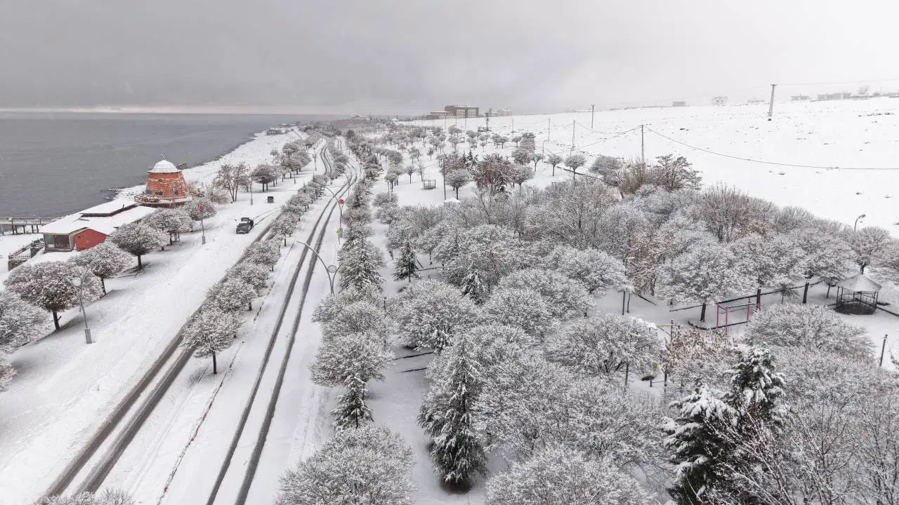 Van’ın 3 İlçesinde Eğitime Bir Günlük Kar Tatili