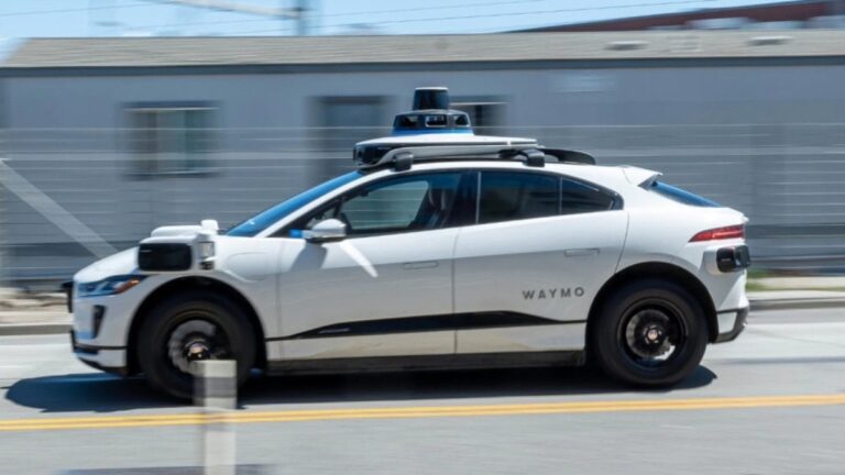Waymo, Google’ın sürücüsüz araç girişimi 16 milyar dolarlık yatırım aldı