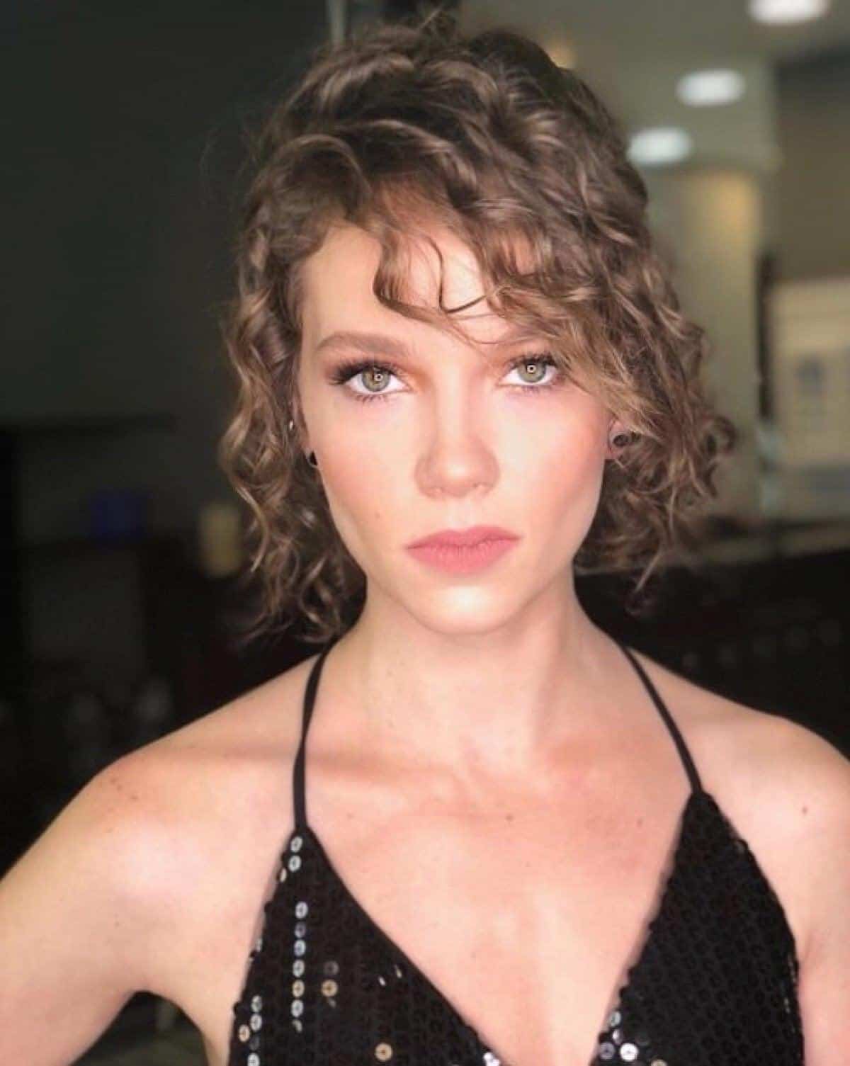 Ece Çeşmioğlu Yeraltı Dizisinde Hülya Karakteriyle Ekranlara Dönüyor