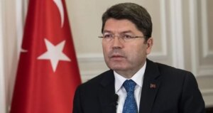 Yılmaz Tunç kimdir, kaç yaşında ve nerelidir? Eski Adalet Bakanı