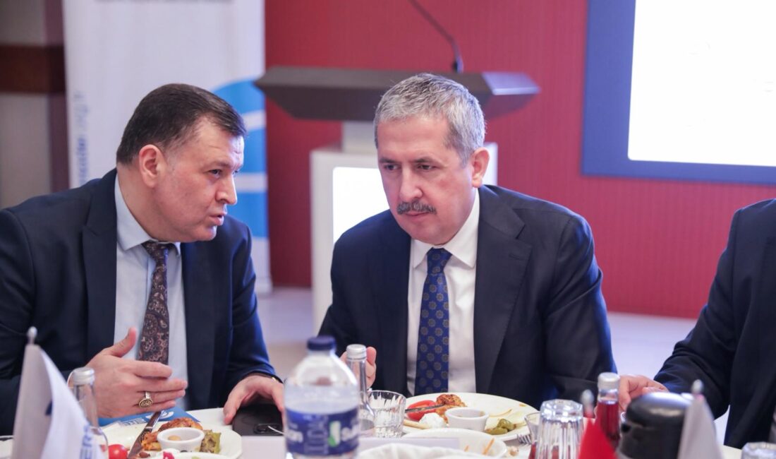 Erdemli Sigorta Aracıları Derneği (ERSADER) tarafından düzenlenen geleneksel iftar programı,