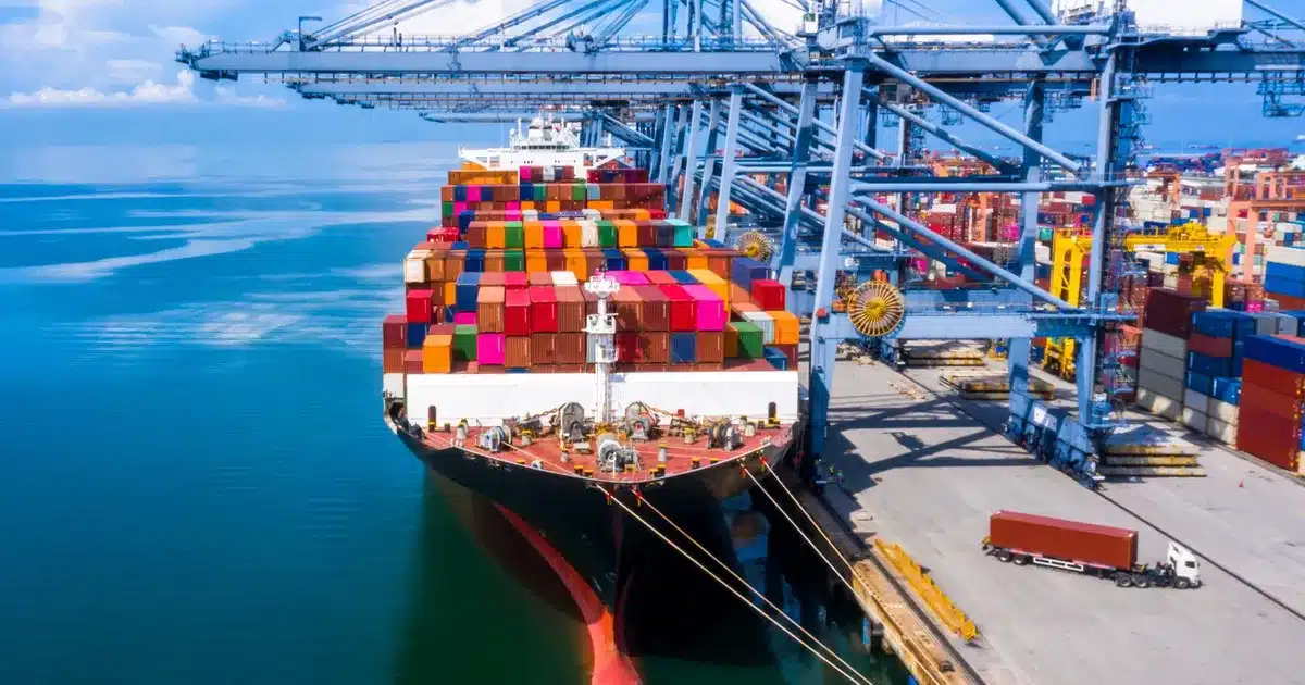 Ege Bölgesi'nin Şubat ayı ihracatında yaşanan düşüşün nedenleri ve sektörel