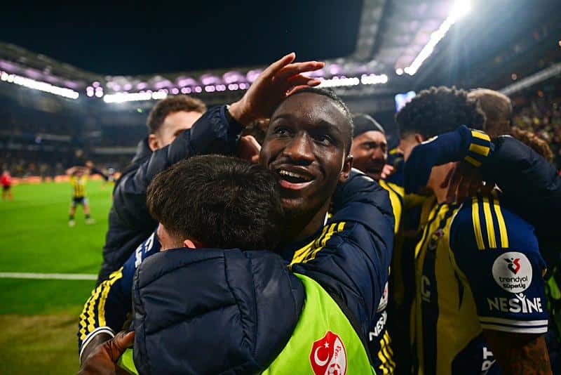 Fenerbahçe, Samsunspor Karşısında Geri Dönüşle Kazandı