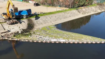 Kumla Deresi’nde 12 metreküp atık temizlendi, çevre korunarak deniz kirliliğinin