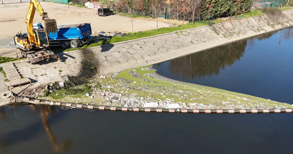 Kumla Deresi’nde 12 metreküp atık temizlendi, çevre korunarak deniz kirliliğinin