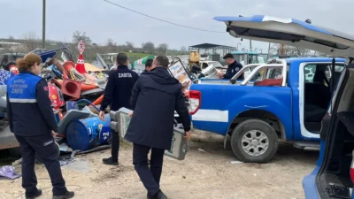 Nilüfer Belediyesi, izinsiz olarak yerleştirilen tabelaları kaldırarak kent estetiğini ve
