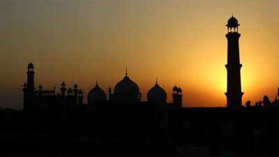 Pakistan’ın coğrafyası, kültürü, tarihi ve ekonomisi hakkında genel bilgiler sunan