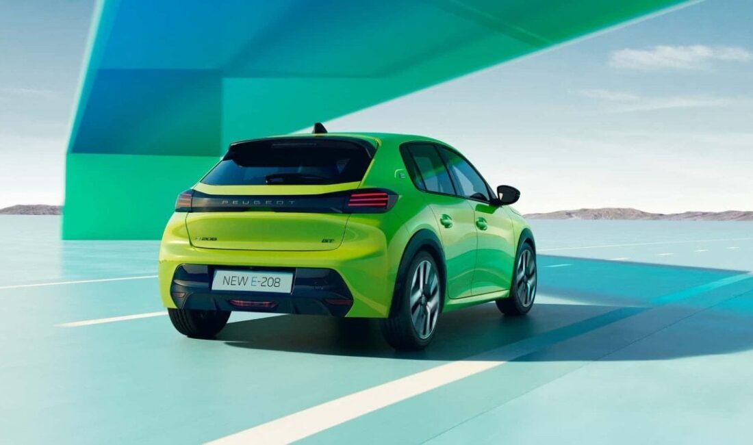 Peugeot, yenilenen PureTech motoru ve gelişmiş Turbo 100 teknolojisiyle daha