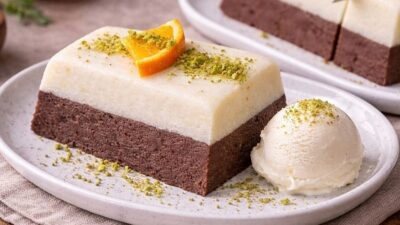 Portakallı irmikli kesme muhallebi tarifiyle ferahlatıcı bir tatlı deneyimi yaşayın.