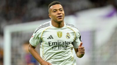 Real Madrid, Kylian Mbappe'nin sol dizinden sakatlandığını duyurdu. Yıldız futbolcunun