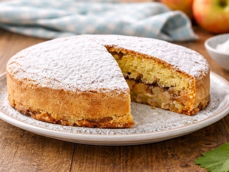 Kolay ve lezzetli Şarlotka tatlısı tarifi! Gerekli malzemelerle adım adım