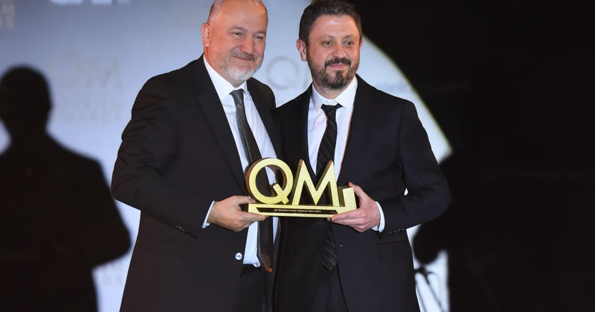 TatilBudur, QM Awards'ta iki prestijli ödül kazandı. Başarısını taçlandıran bu