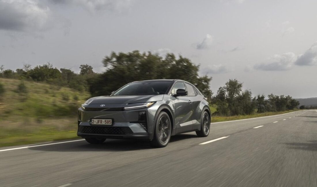 Toyota, Avrupa'da tamamen elektrikli C-HR+ modelini tanıttı. Yenilikçi tasarımı ve