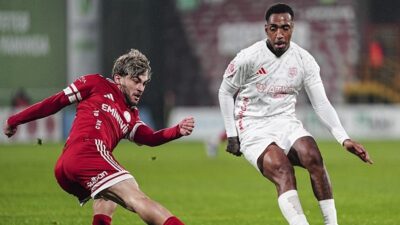 Ümraniyespor ile Pendikspor'un karşılaşması golsüz sona erdi. Maçın öne çıkan