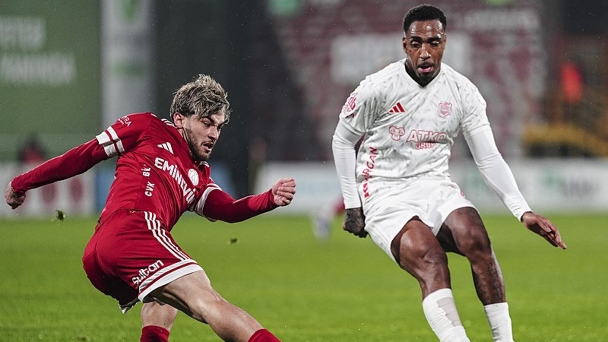 Ümraniyespor ile Pendikspor'un karşılaşması golsüz sona erdi. Maçın öne çıkan