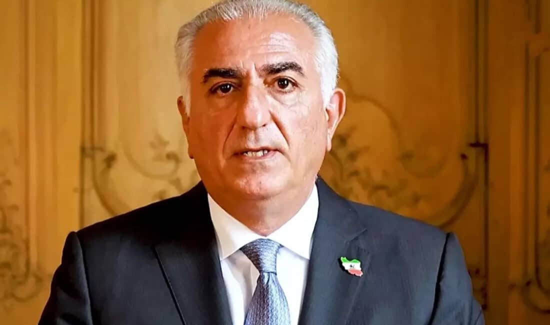 Veliaht Rıza Pehlevi ve son İran Şahı Muhammed Rıza Pehlevi’nin