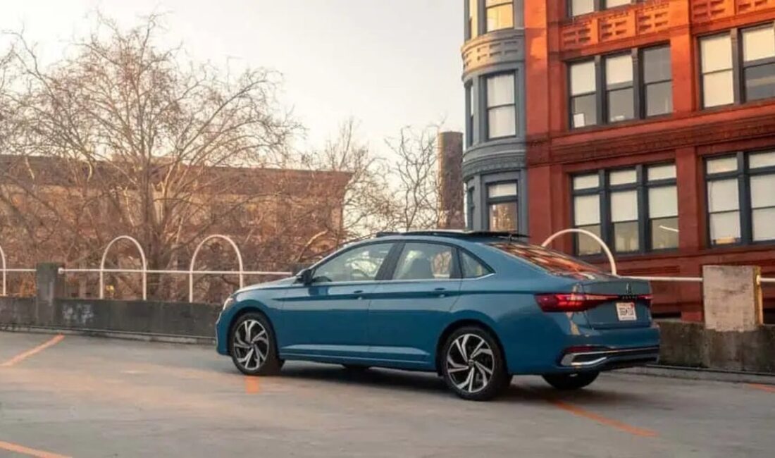 Volkswagen, ABD'de bazı Jetta modellerini yangın riski nedeniyle geri çağırıyor.