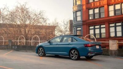 Volkswagen, ABD'de bazı Jetta modellerini yangın riski nedeniyle geri çağırıyor.