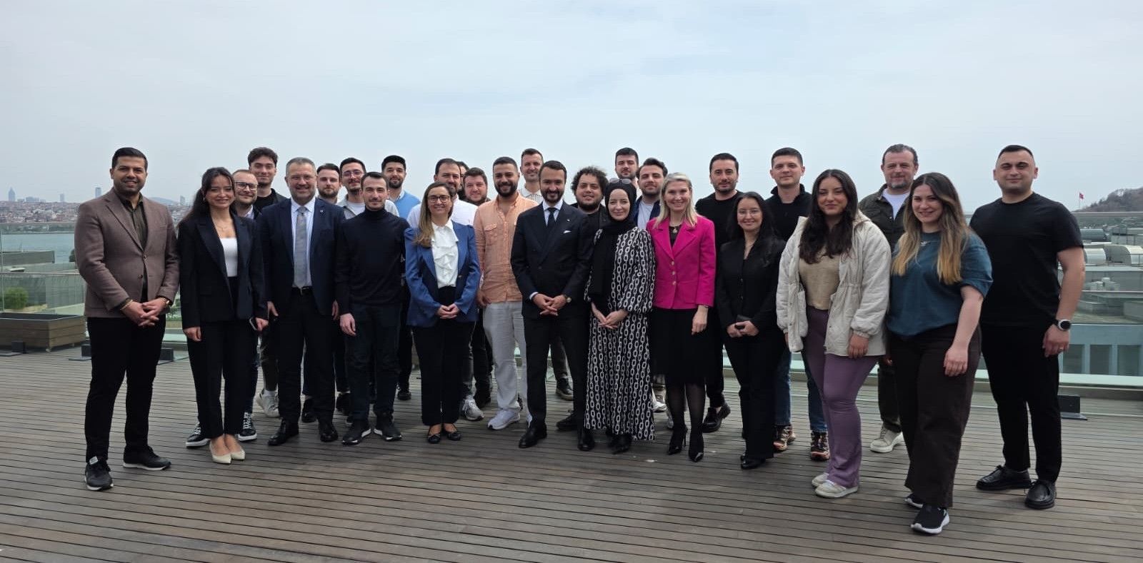 AXA International Markets yöneticileri AXA Türkiye’de genç sigortacılarla buluştu