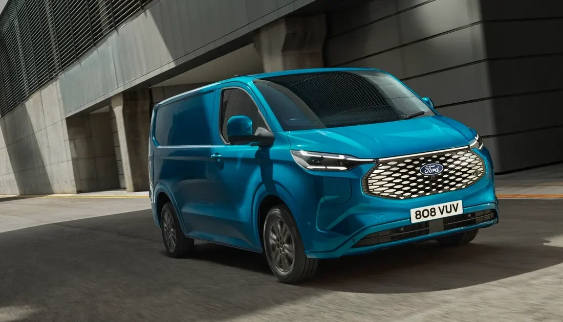 Ford Tourneo Custom 9+1, yolcu taşımacılığında konfor, esneklik ve modern