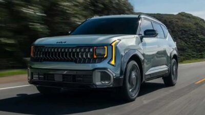 Kia Seltos 2026’nın yenilenen tasarımı, gelişmiş motor seçenekleri ve modern