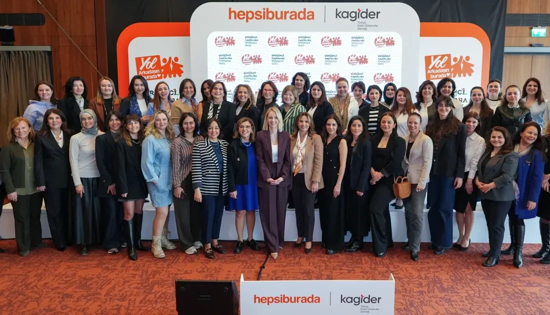 Kadın girişimcilerin yapay zekâ yolculuğuna ilham veren Yol Arkadaşın Burada