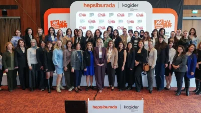 Kadın girişimcilerin yapay zekâ yolculuğuna ilham veren Yol Arkadaşın Burada