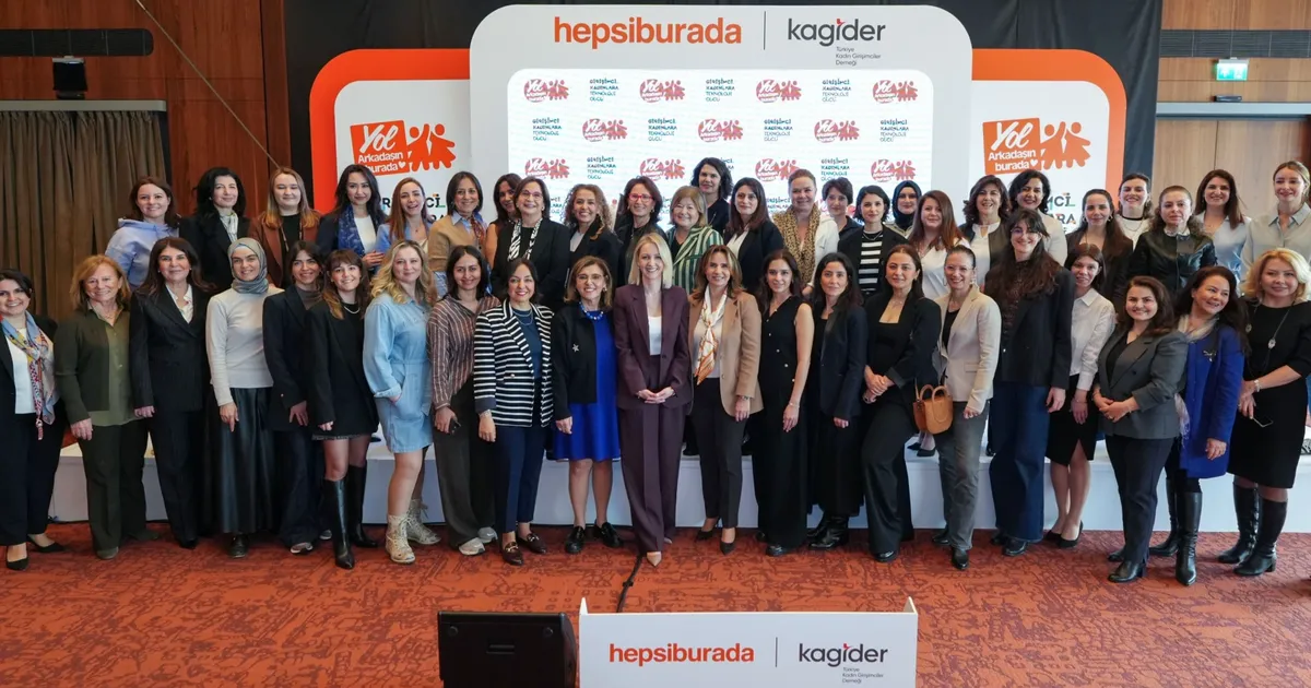 Kadın girişimcilerin yapay zekâ yolculuğuna ilham veren Yol Arkadaşın Burada